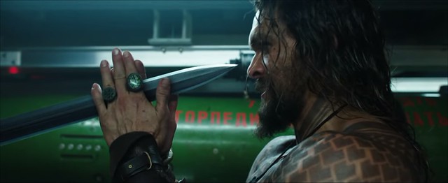 Aquaman (2018) - Catching Swords