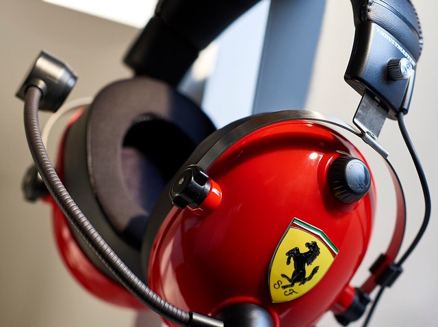 Ferrari Thrustmaster Headset - Profile